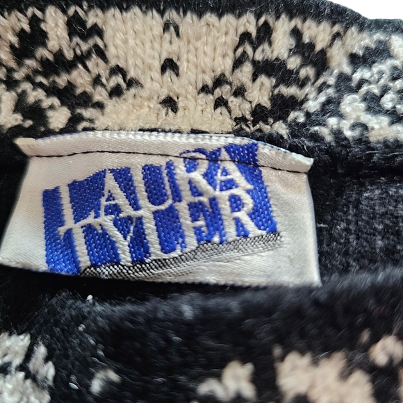Vtg, Laura Taylor Black Christmas Sweater, Small - Picture 5 of 7